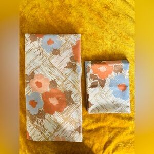 VINTAGE 70s Tastemaker Floral Twin Fitted Sheet + Pillowcase